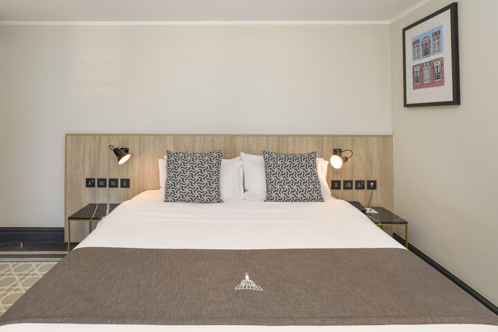 Room 28 of 77