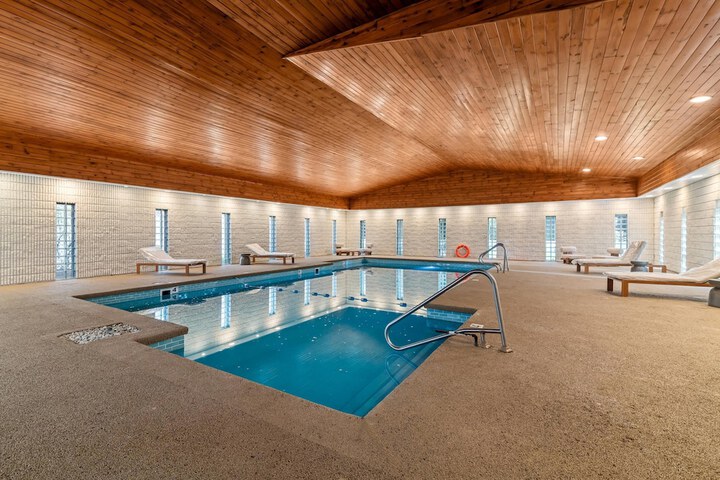 Hotel with Pool