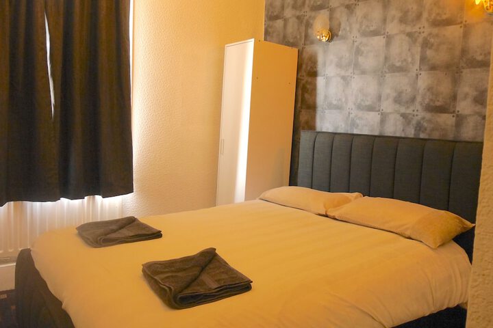 Room 3 of 7