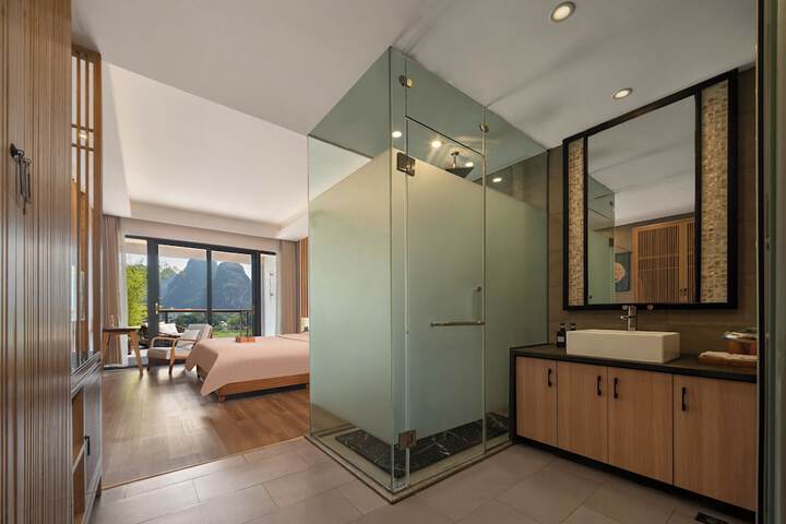 Room 32 of 184