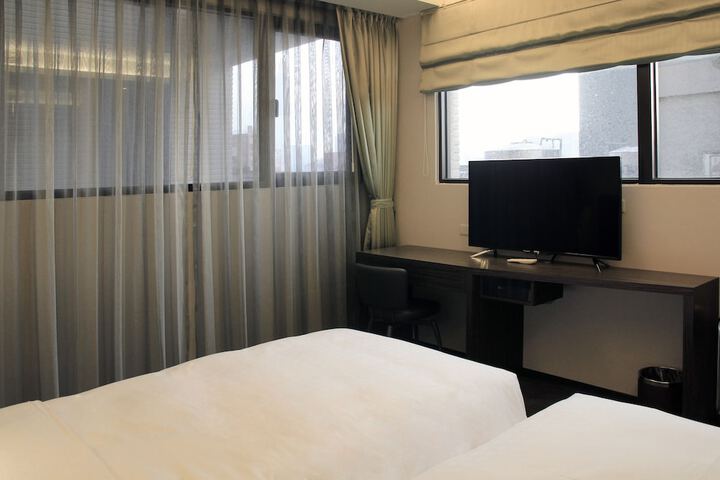 Room 14 of 37