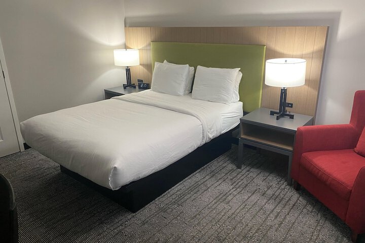 1 Queen Bed (22 of 23)