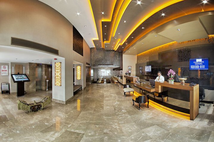 Entrance & Lobby