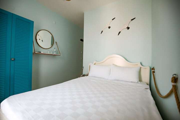 Room 11 of 27