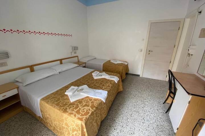 Room 25 of 108