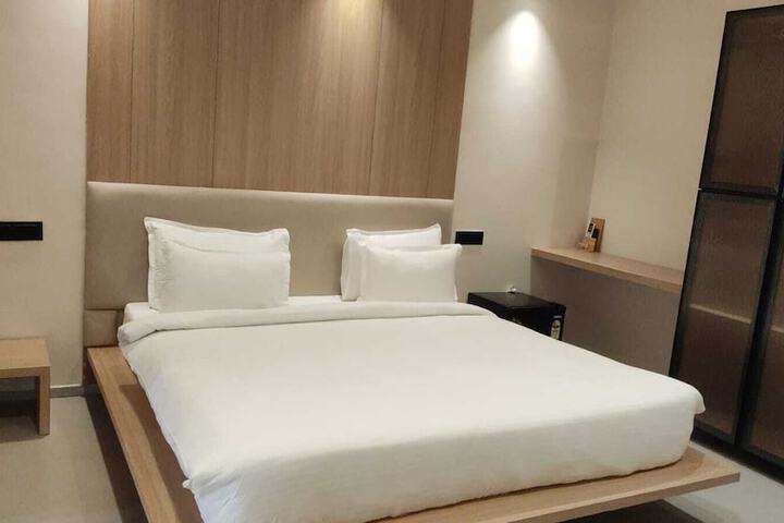Room 6 of 72
