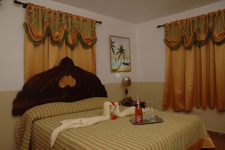 Room 5 of 32