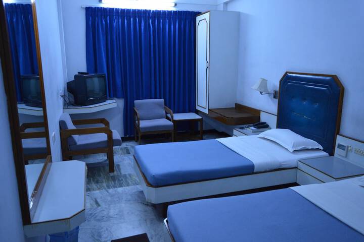 Room 6 of 38