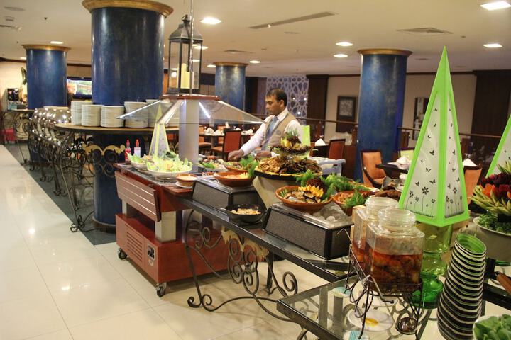 Dining 44 of 67