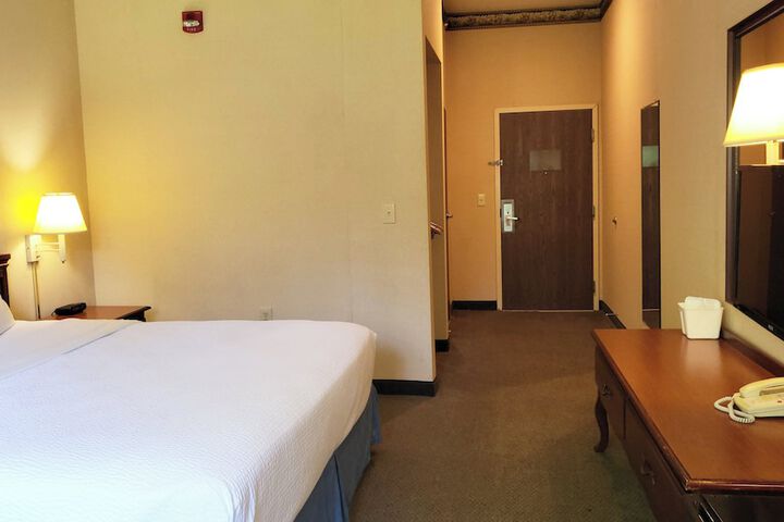 Room 8 of 32