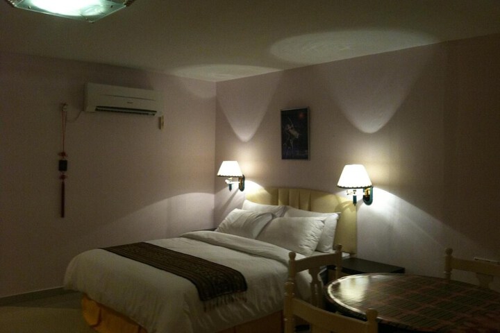 Room 17 of 48