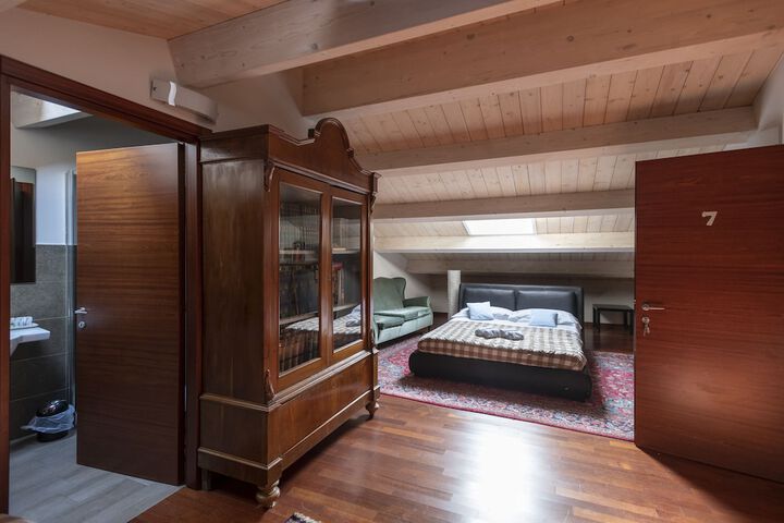 Room 12 of 53