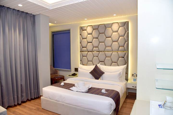 Room 10 of 17