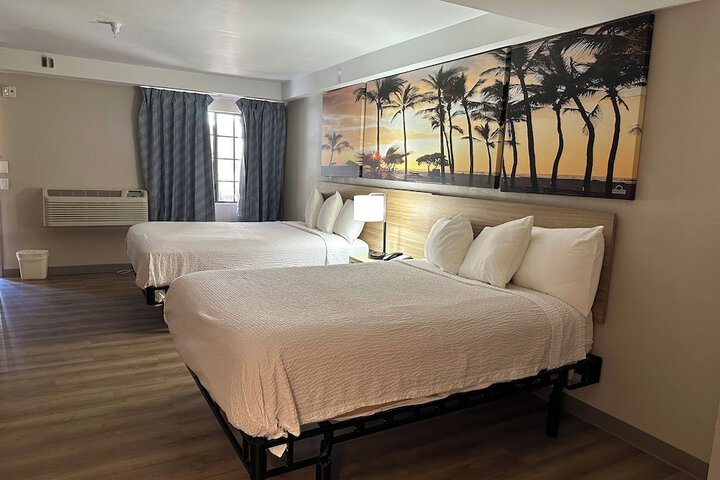 1 Queen Bed (12 of 15)