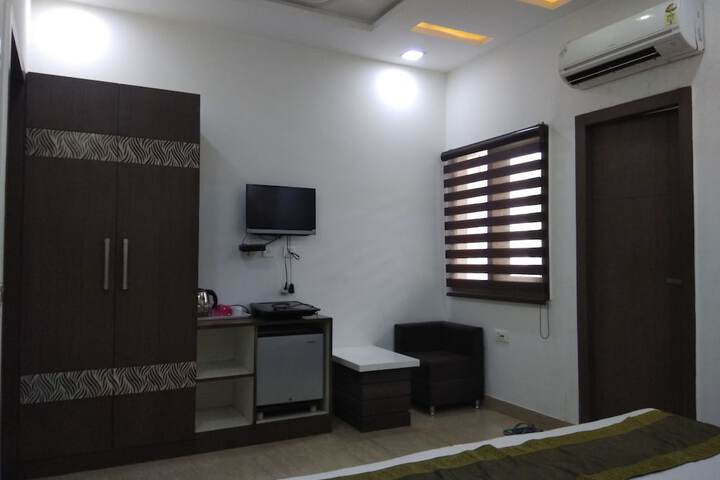 Room 3 of 21