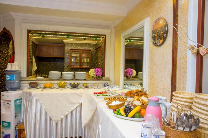 Breakfast/Coffee Service 72 of 84