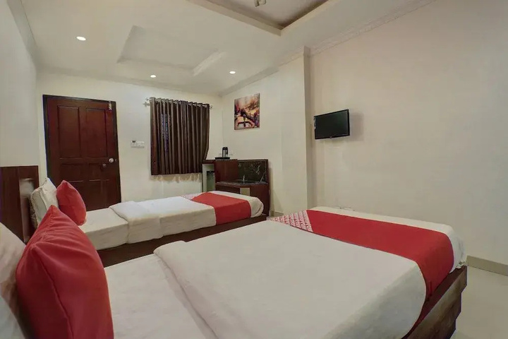 Room 7 of 12