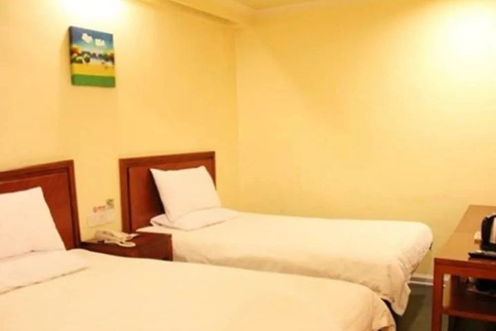 Room 4 of 9