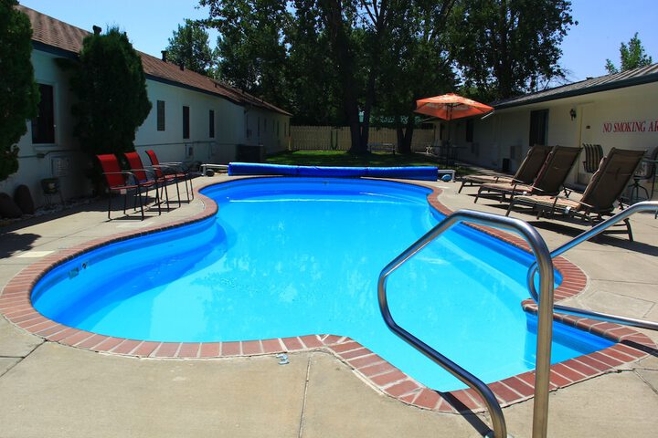 Pool 33 of 46