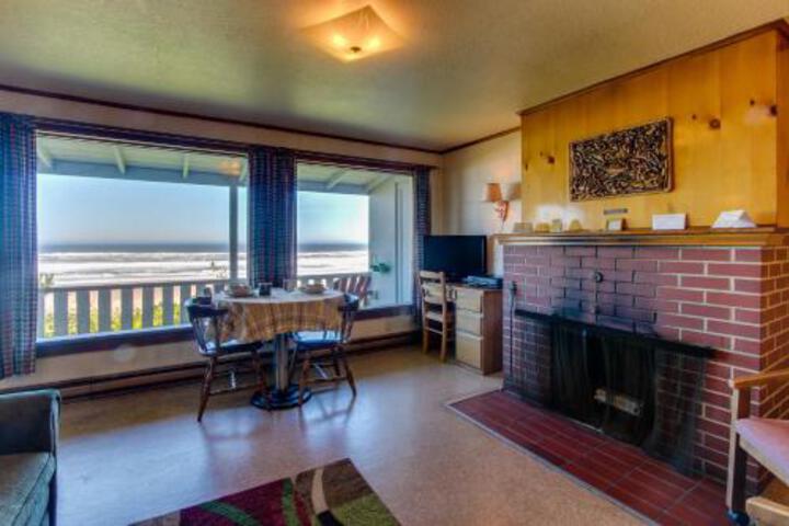 Cape Cod Cottages in Waldport, OR