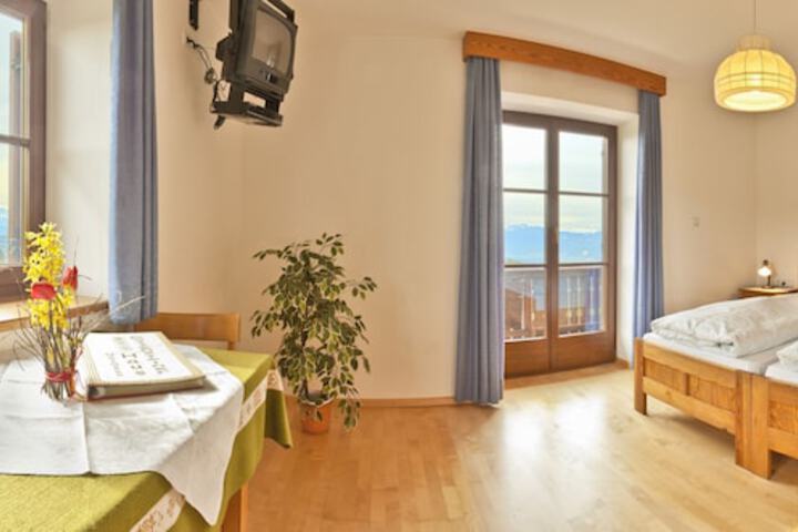 Room 2 of 22