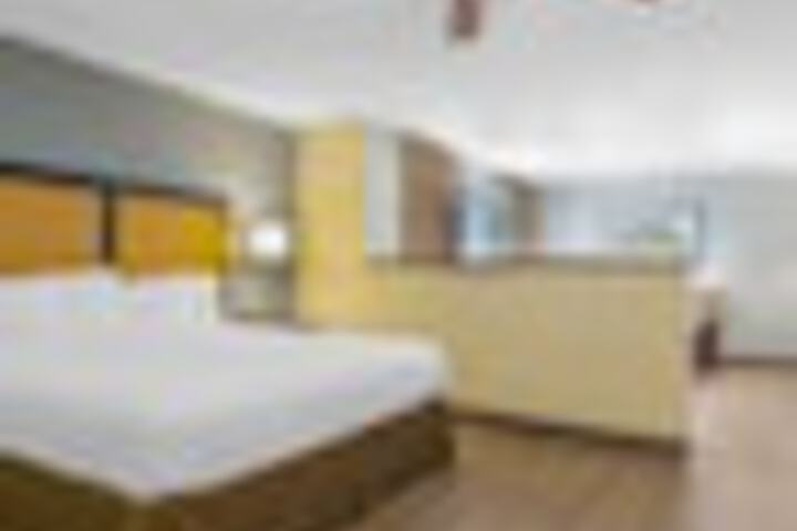 Room 44 of 102
