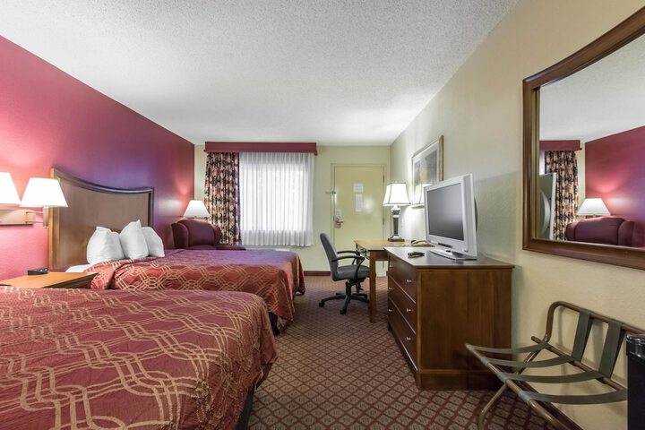 Room 8 of 39