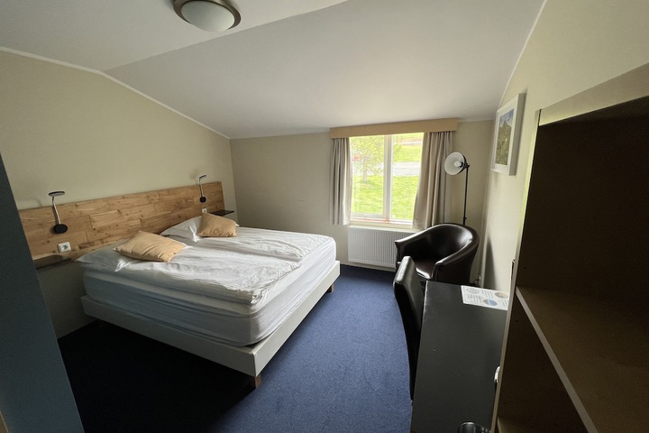 Room 3 of 68