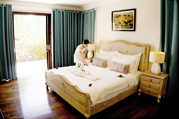 Room 2 of 51
