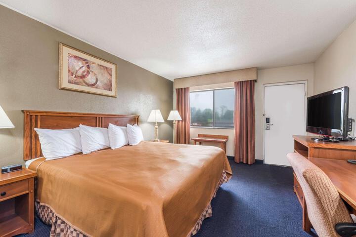 1 King Bed (2 of 3)