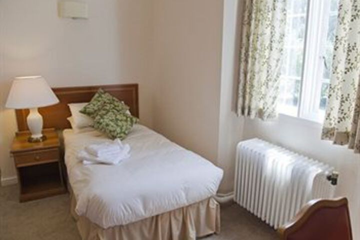 Room 6 of 10