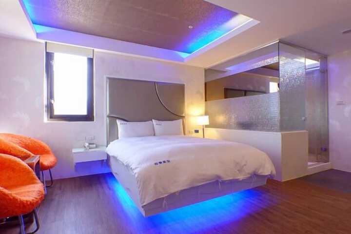 Room 13 of 34
