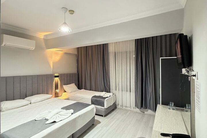 Room 9 of 16