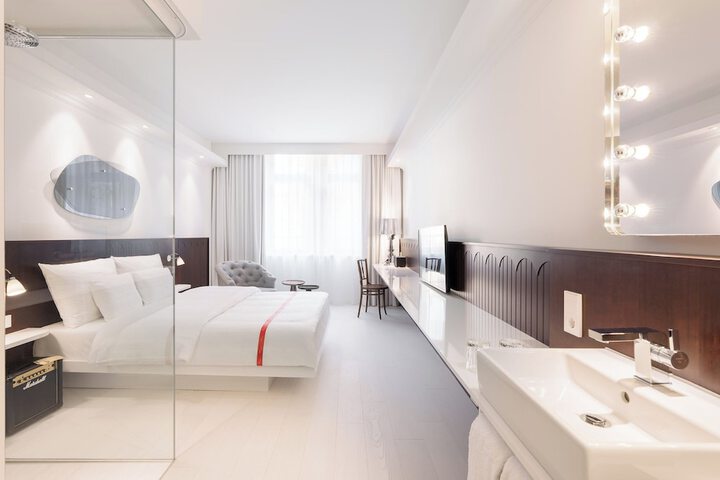 Room 26 of 81