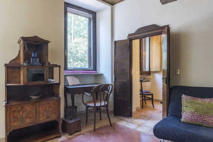 Room 4 of 19
