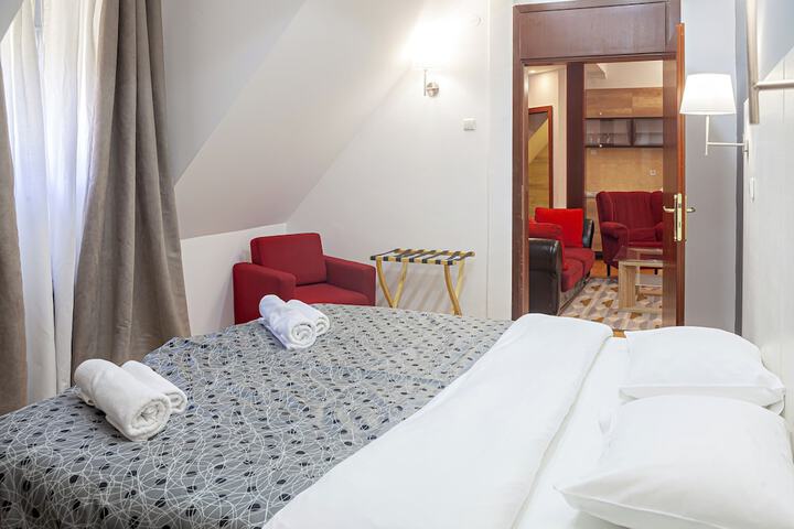 Room 28 of 113