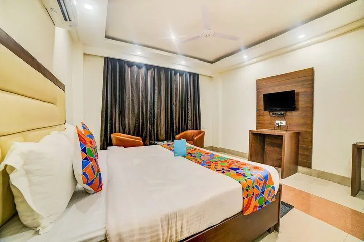 Room 5 of 7