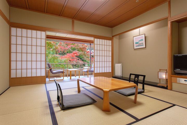 Room 12 of 51