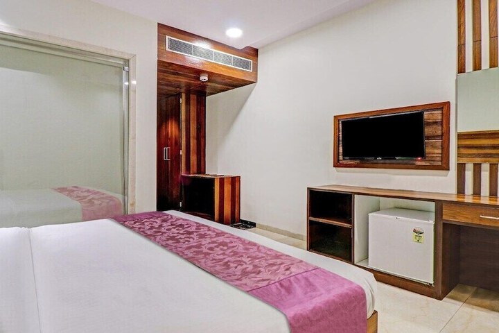Room 8 of 17
