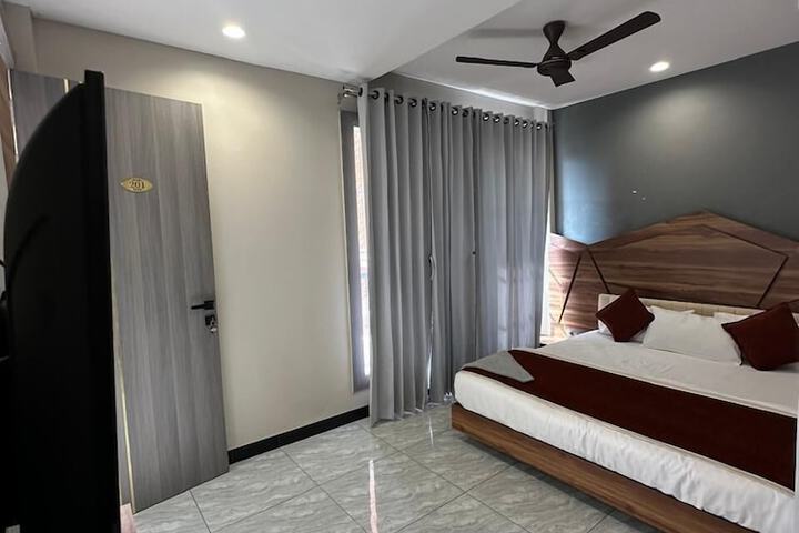Room 7 of 8