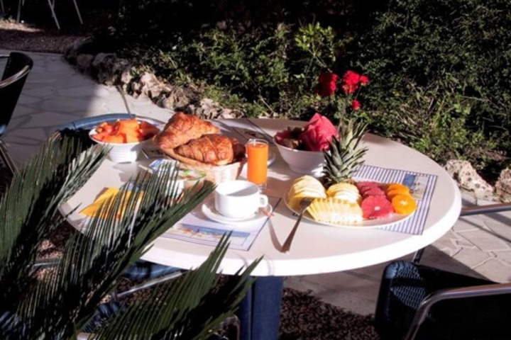 Breakfast/Coffee Service 34 of 54
