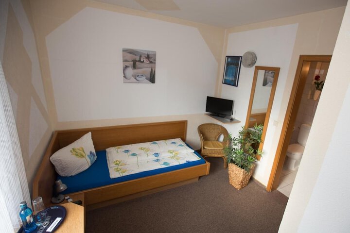 Room 10 of 34