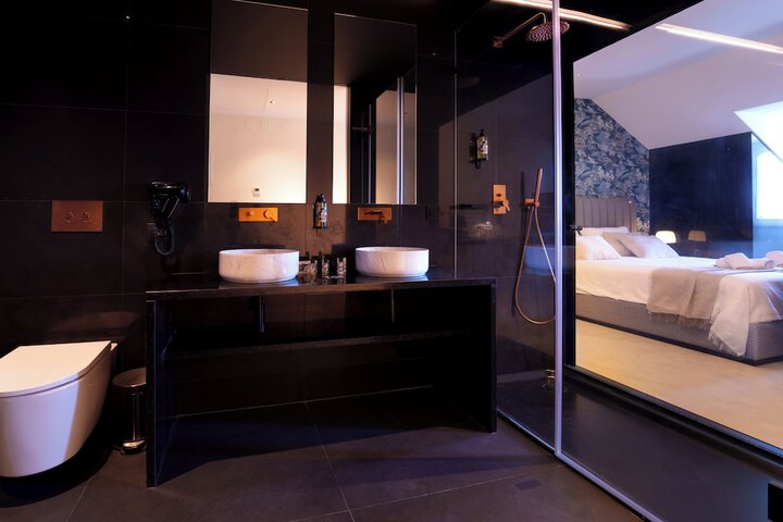 Room 62 of 105