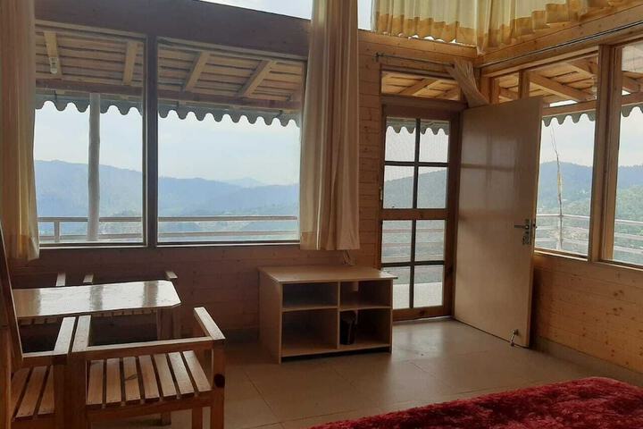 Room 15 of 68