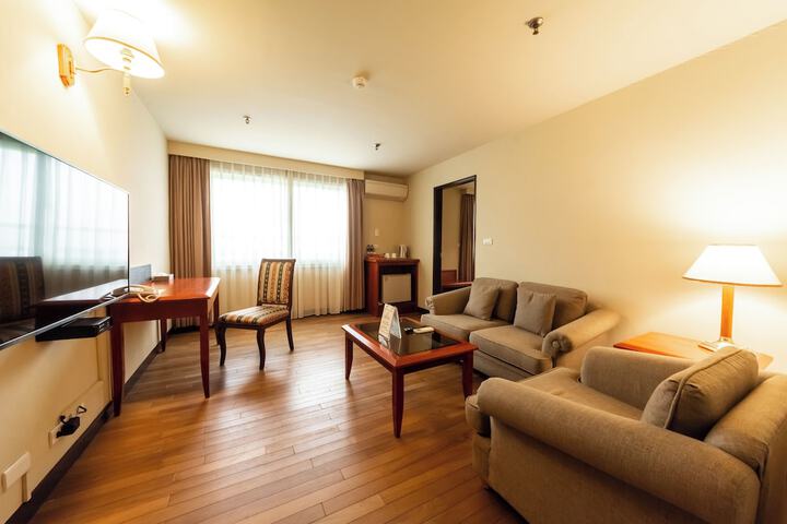 Room 107 of 203