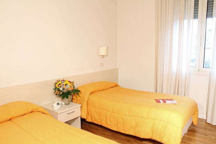 Room 6 of 42
