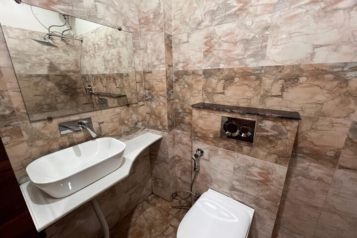 Room 8 of 13