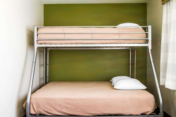 1 King Bed (13 of 50)