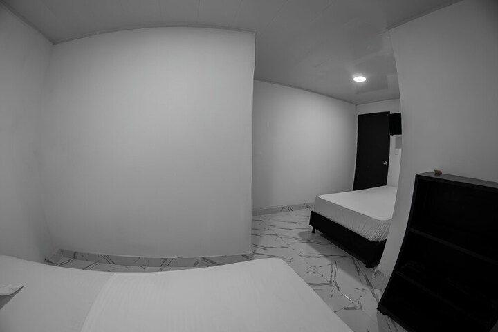 Room 10 of 38