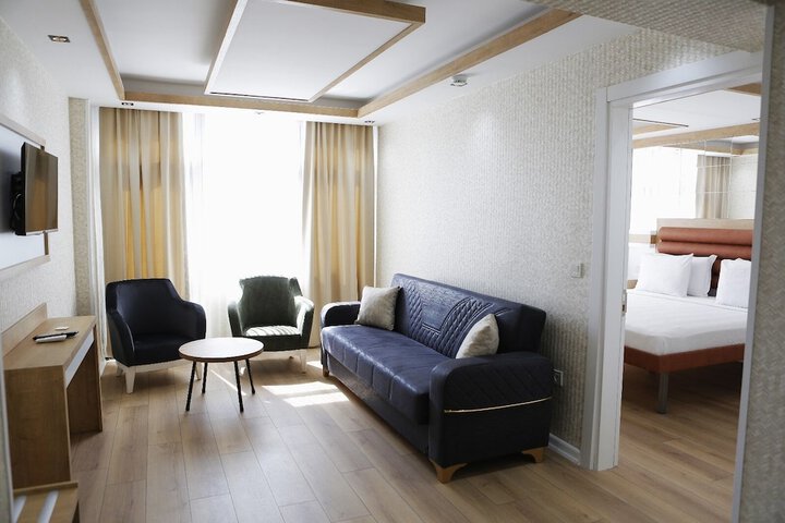 Room 17 of 33